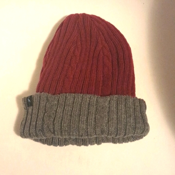 TAYLOR BYRD GREY HEATHER CABLE KNIT STYLE HAT - Picture 4 of 4